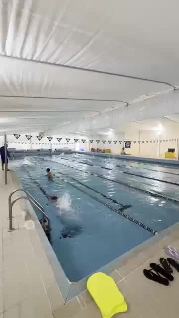 La vasca pronta per una lezione di acquafitness